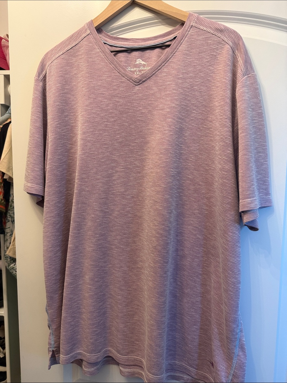 Tommy Bahama Men’s Short-Sleeve V‑Neck Shirt in Dusty Mauve